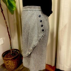 Black and White houndstooth soft wool